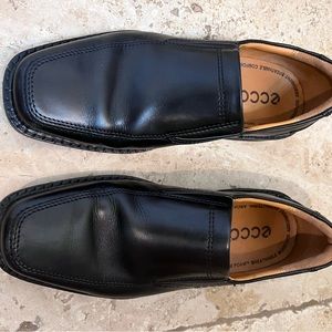 Men’s dress shoes
